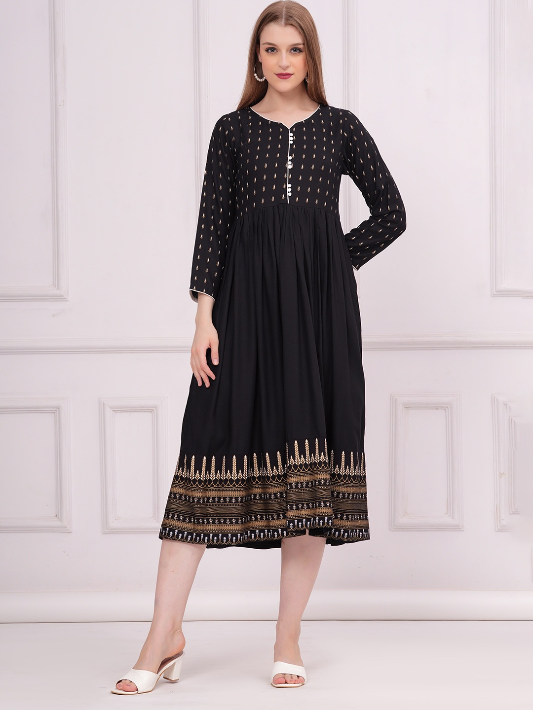 

INDIANIC Ethnic Motifs Yoke Design Gathered Kurta, Black