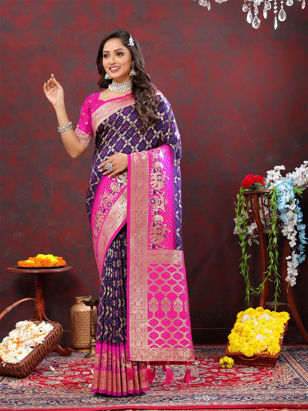 

Munir Ethnic Motifs Woven Design Zari Patola Saree, Navy blue
