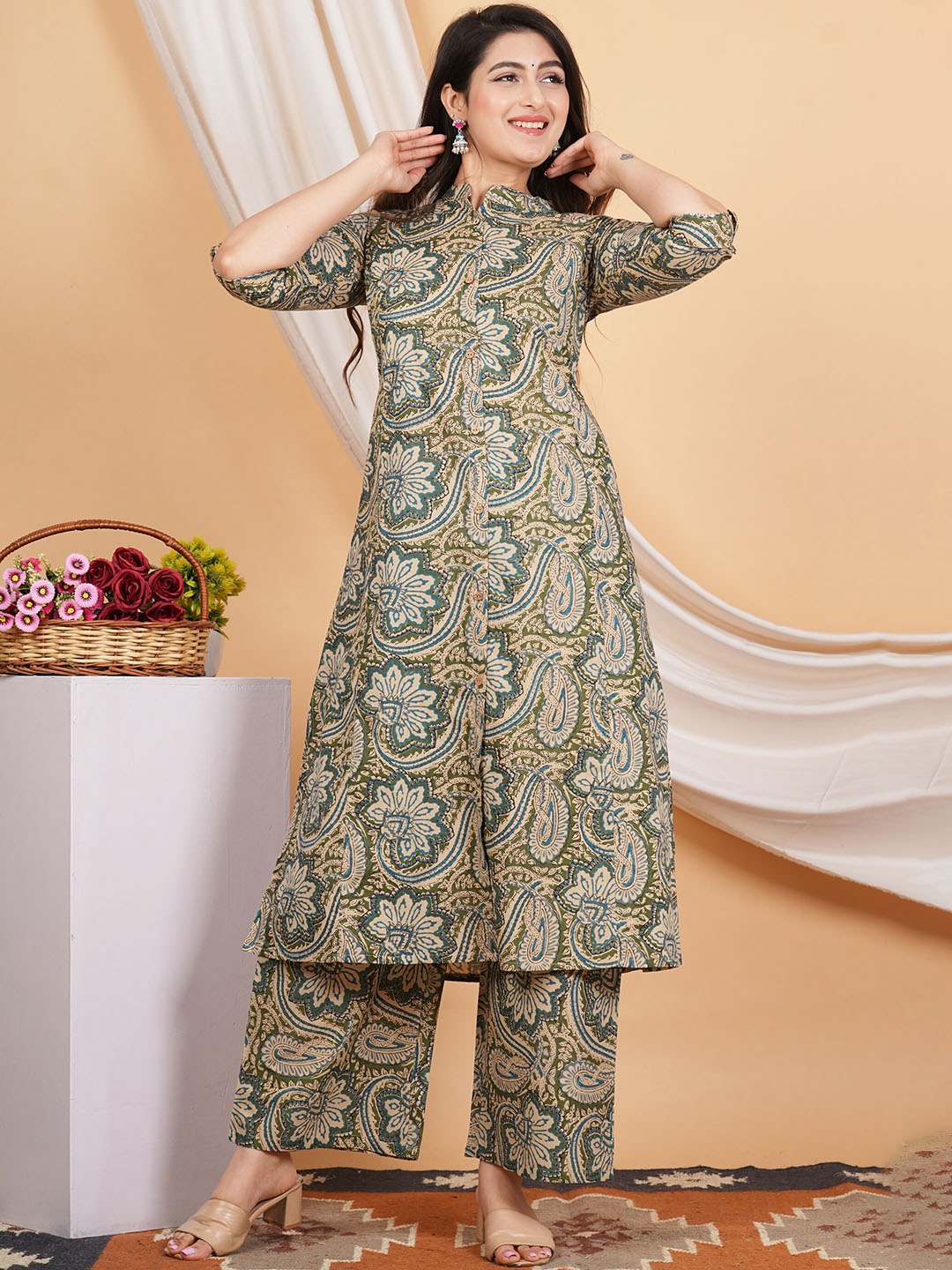 

Vbuyz Olive Green Floral Kalamkari Printed Pure Cotton A-Line Kurta With Palazzo