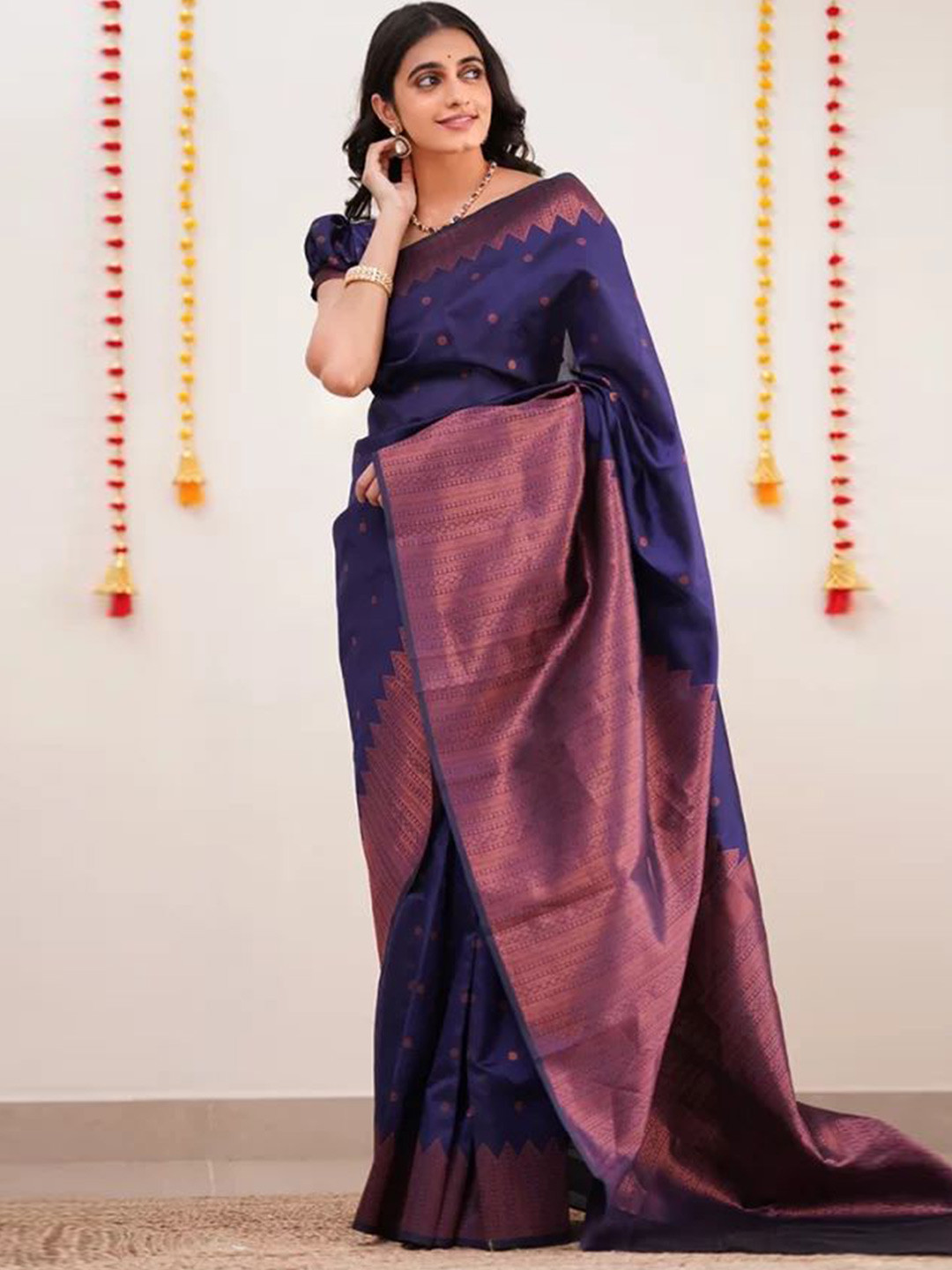 

HOLLYBEE TELLS Floral Woven Design Zari Banarasi Saree, Blue