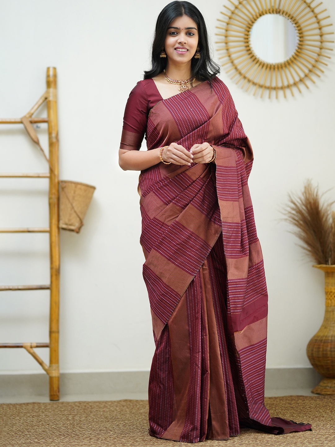 

HOLLYBEE TELLS Striped Woven Design Zari Banarasi Saree, Maroon