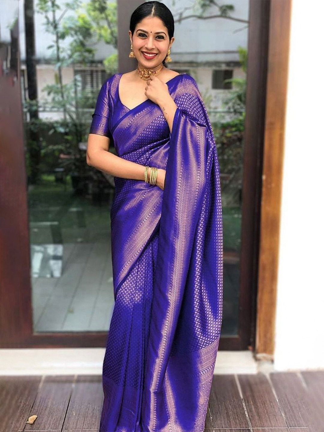 

HOLLYBEE TELLS Ethnic Motifs Woven Design Zari Banarasi Saree, Violet