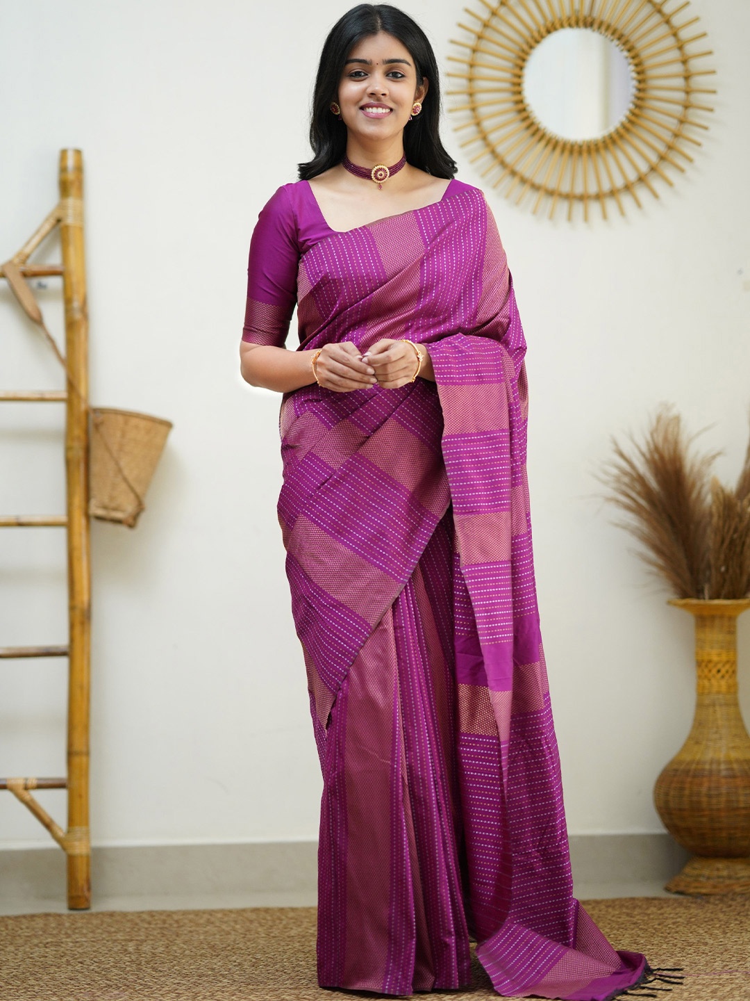 

HOLLYBEE TELLS Striped Woven Design Zari Banarasi Saree, Pink
