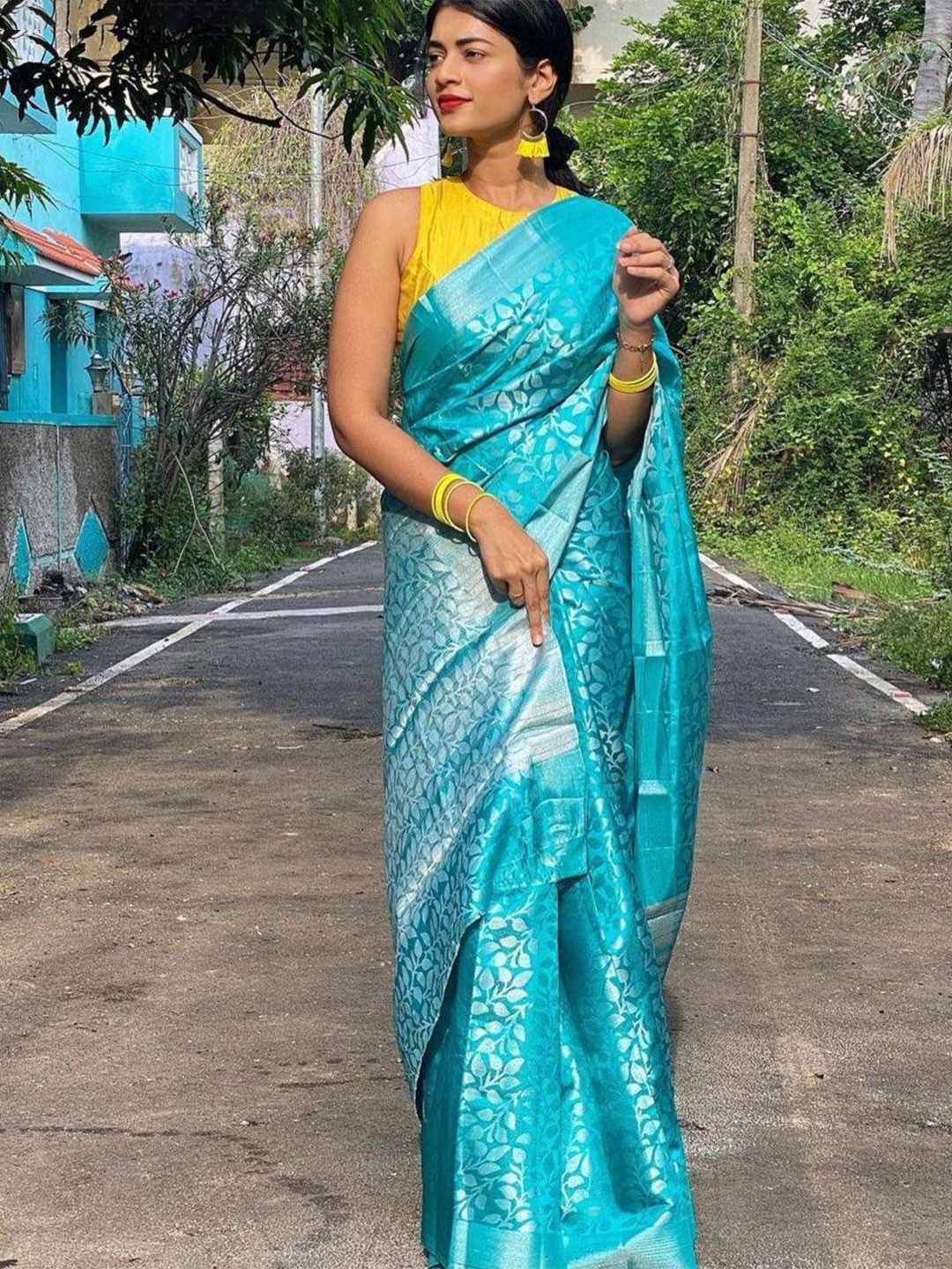 

HOLLYBEE TELLS Floral Woven Design Zari Banarasi Saree, Blue