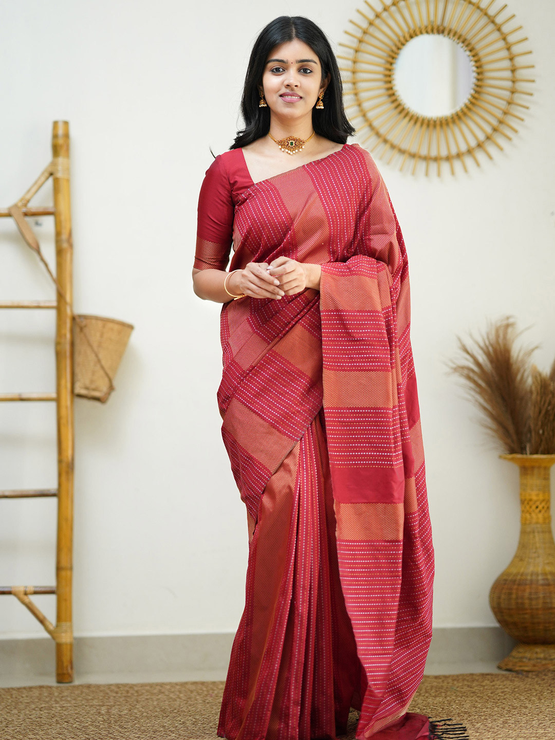 

HOLLYBEE TELLS Striped Woven Design Zari Banarasi Saree, Red