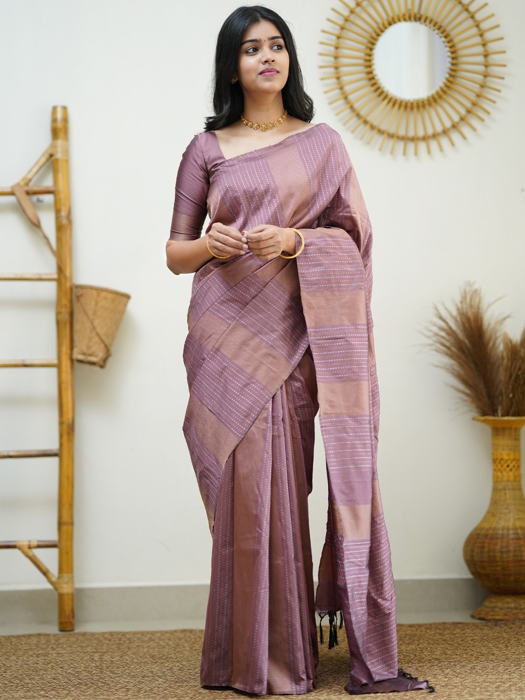

HOLLYBEE TELLS Striped Woven Design Zari Banarasi Saree, Pink