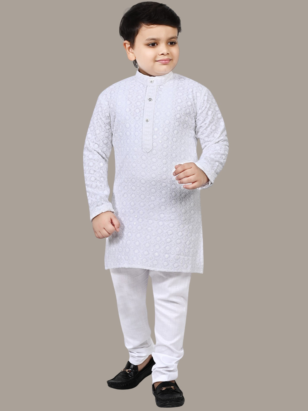 

BT DEZINES Boys Ethnic Motifs Chikankari Embroidered Regular Sequinned Kurta with Pyjamas, White