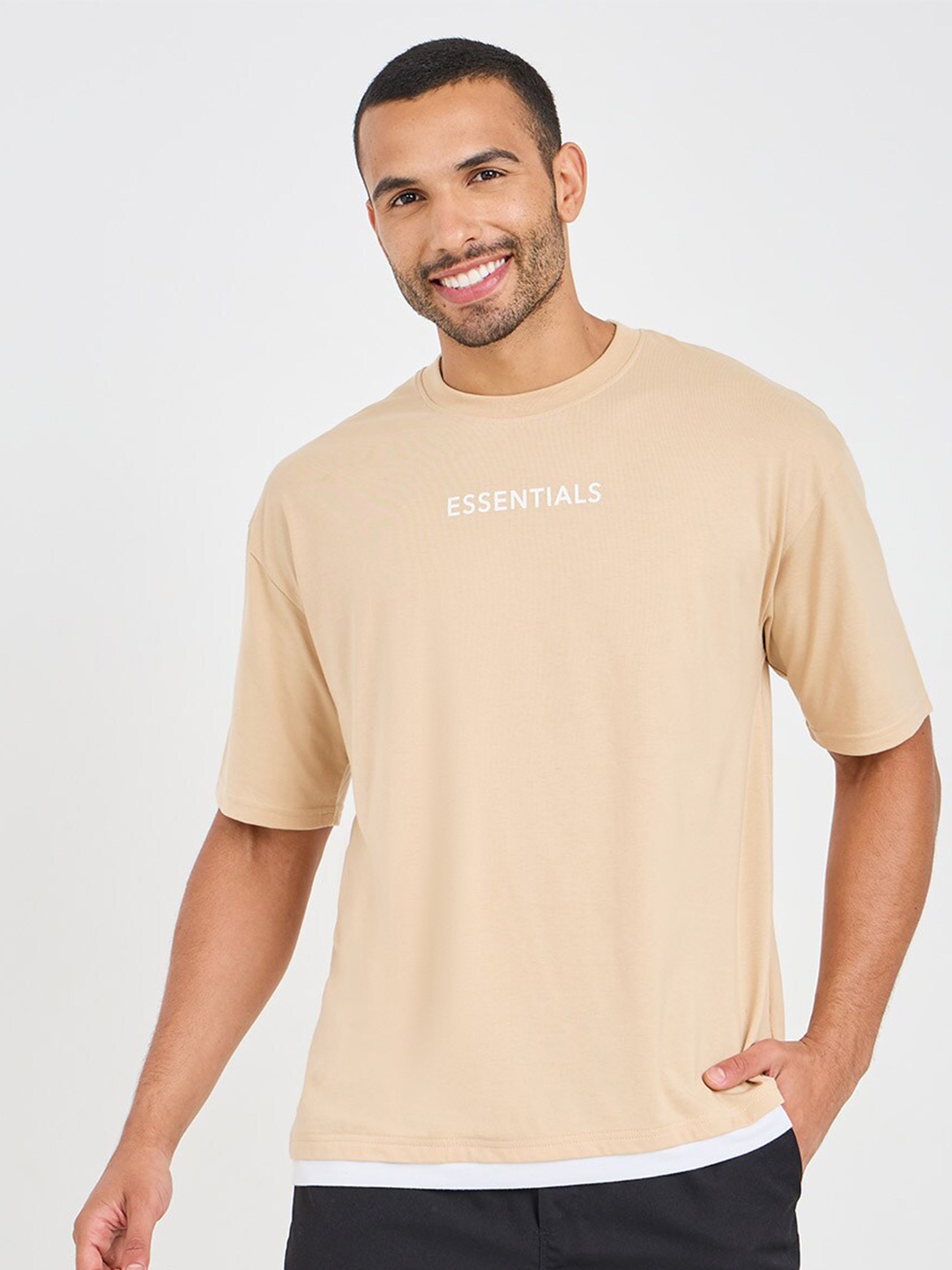 

Styli Men Contrast Bottom Hem Oversize Tshirts With Chest Print Detail, Beige