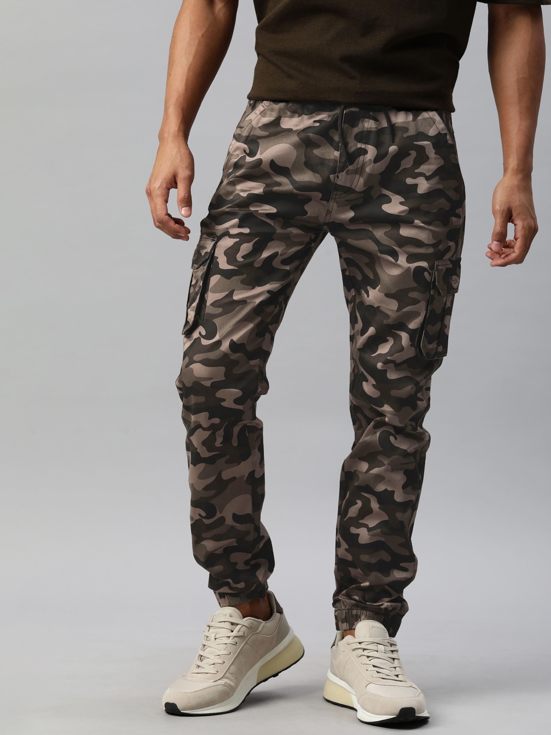 

ADBUCKS Men Camouflage Printed Joggers, Grey