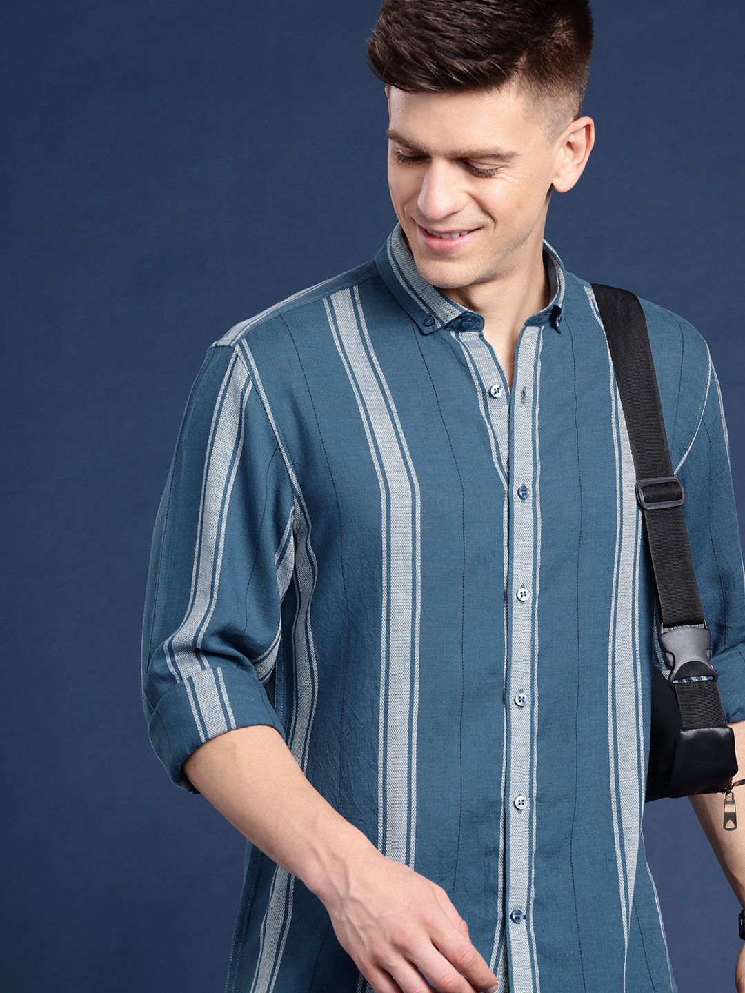 

Mast & Harbour Men Standard Striped Casual Shirt, Blue