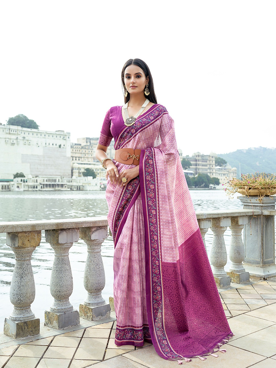

LeeliPeeri Designer Striped Zari Saree With Contrast Blouse Piece, Pink