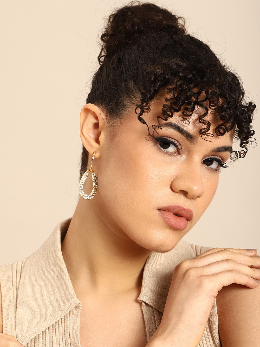 

DressBerry Gold-Plated Teardrop Shaped Artificial Stones Drop Earrings