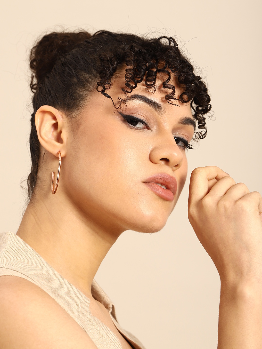 

DressBerry Gold-Plated Oval Half Hoop Earrings