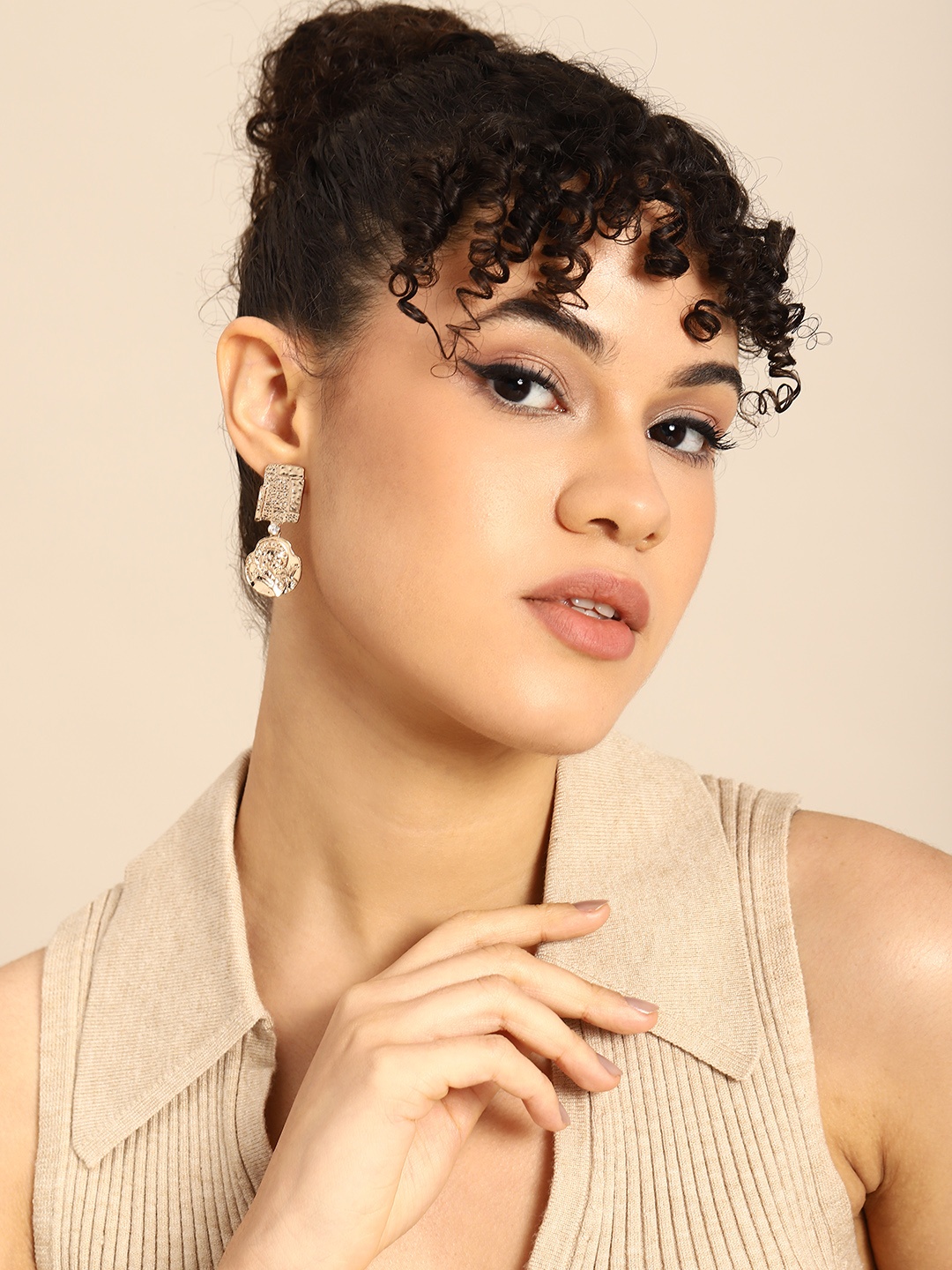 

DressBerry Gold-Plated Teardrop Shaped Drop Earrings