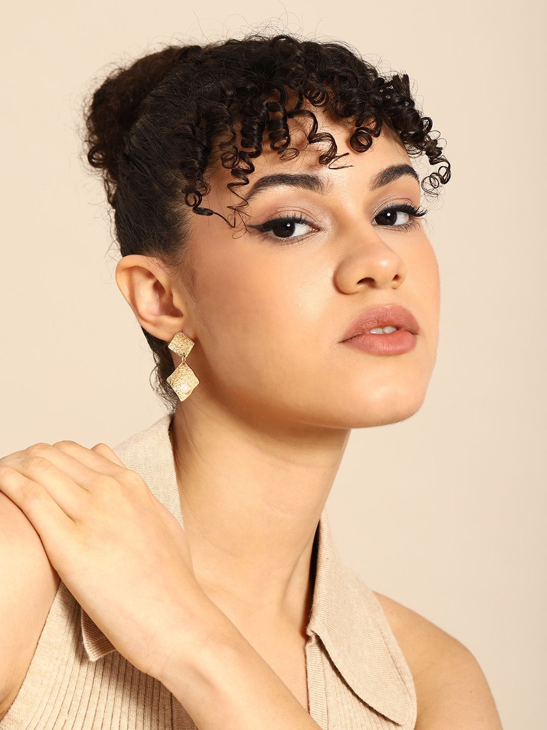

DressBerry Gold-Plated Geometric Drop Earrings