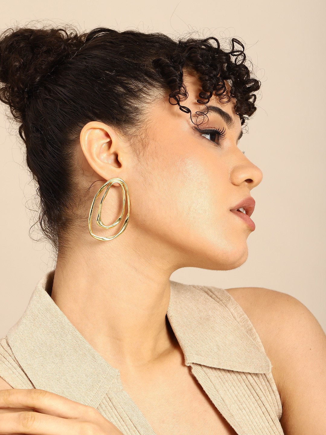 

DressBerry Gold-Plated Contemporary Drop Earrings