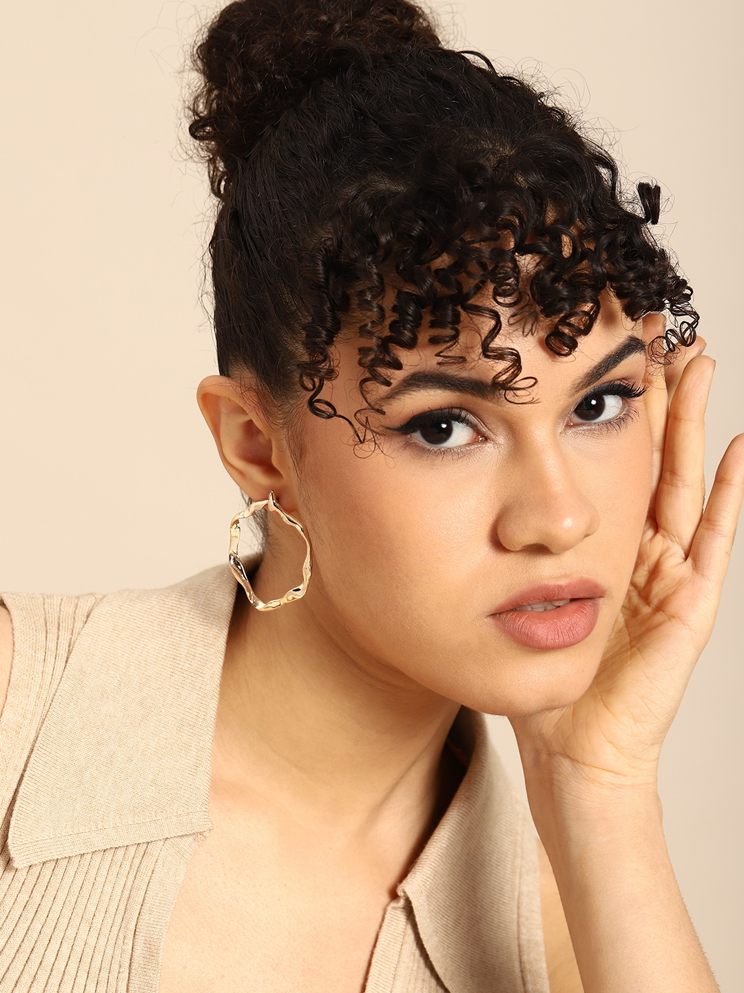 

DressBerry Gold-Plated Contemporary Hoop Earrings