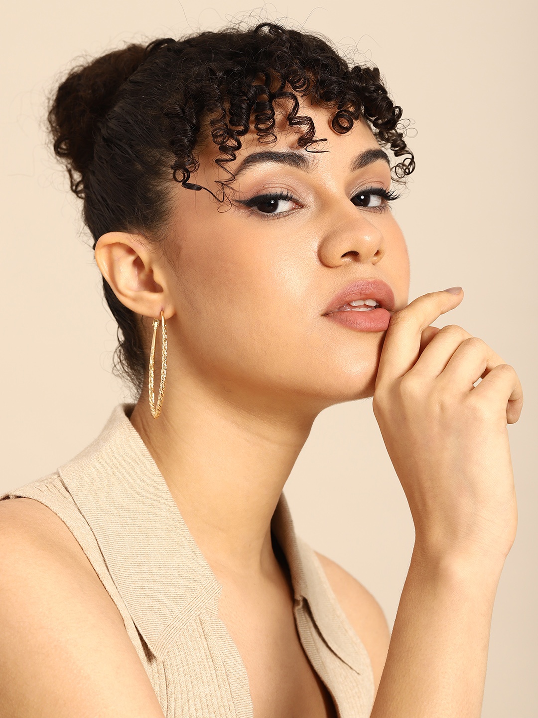 

DressBerry Gold-Plated Teardrop Shaped Hoop Earrings