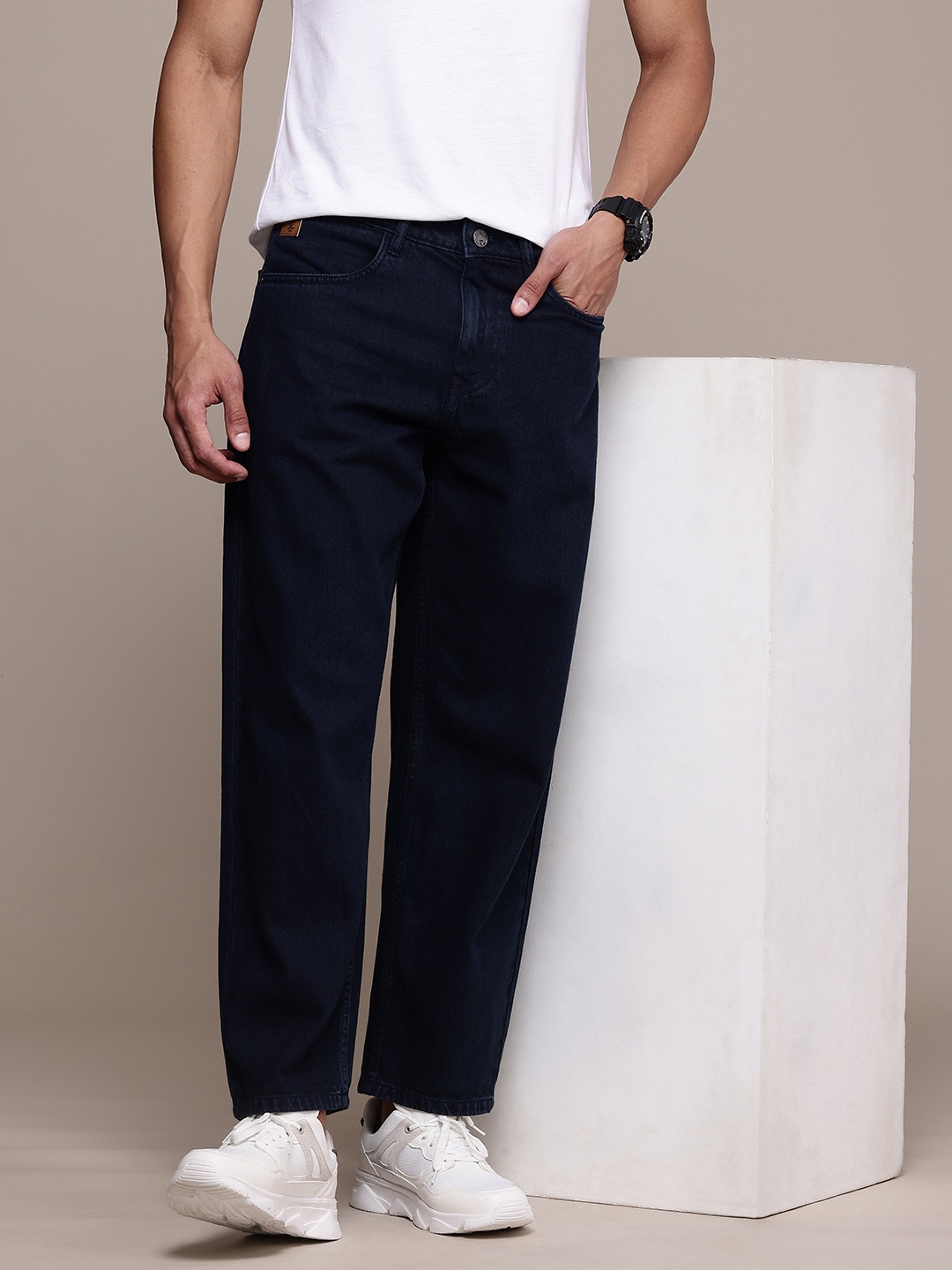 

WROGN Men Pure Cotton Loose Relaxed Fit Light Fade Jeans, Blue
