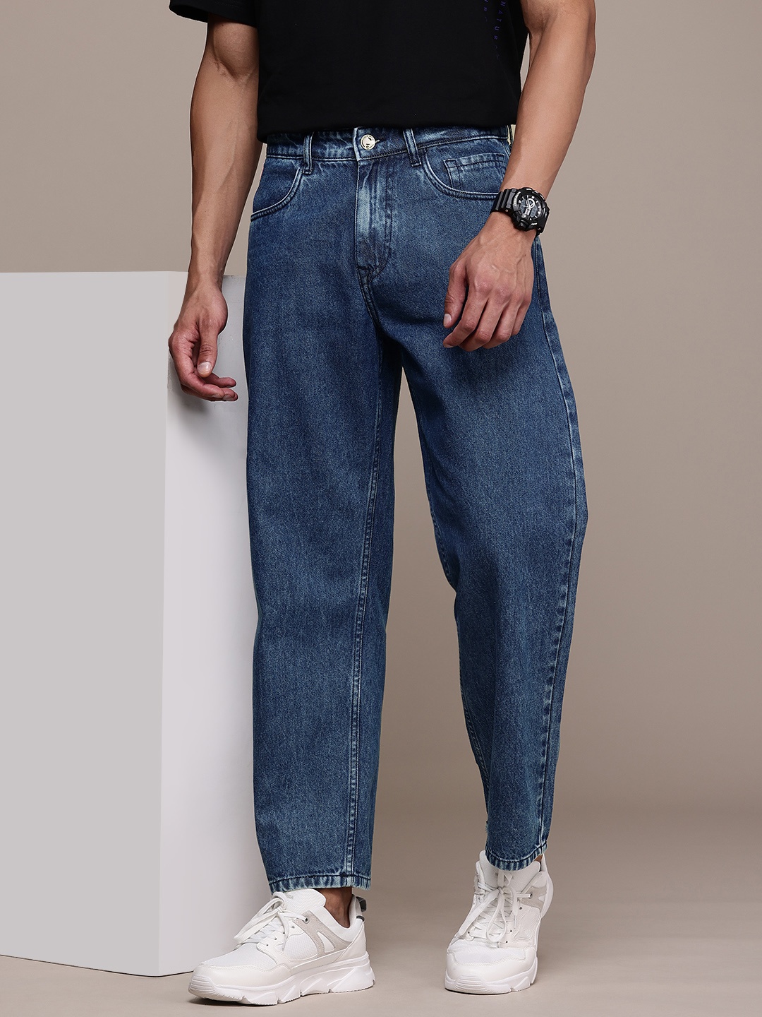 

WROGN Men Pure Cotton Loose Relaxed Fit Light Fade Jeans, Blue
