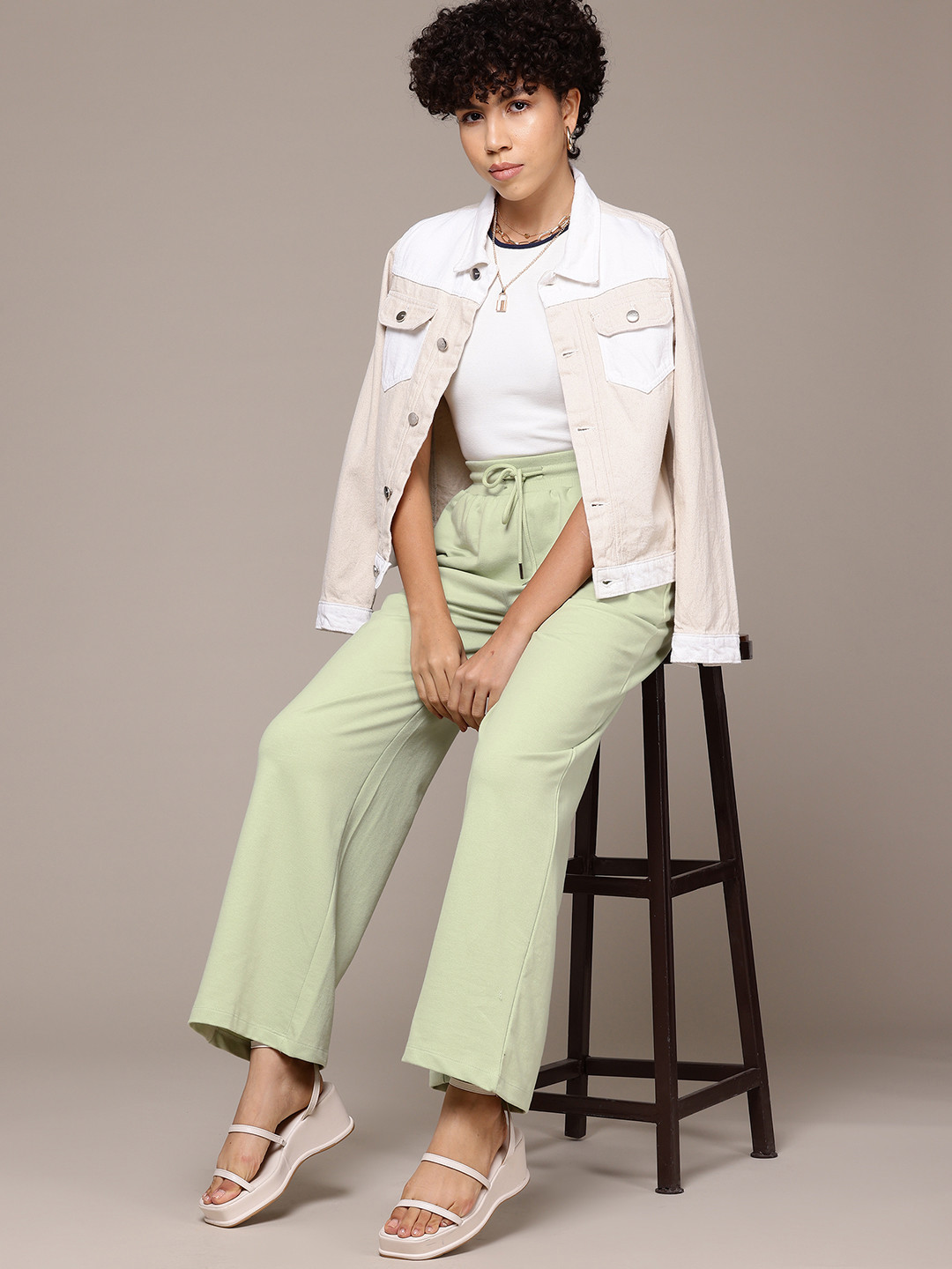 

The Roadster Lifestyle Co. Women Solid Trousers, Green