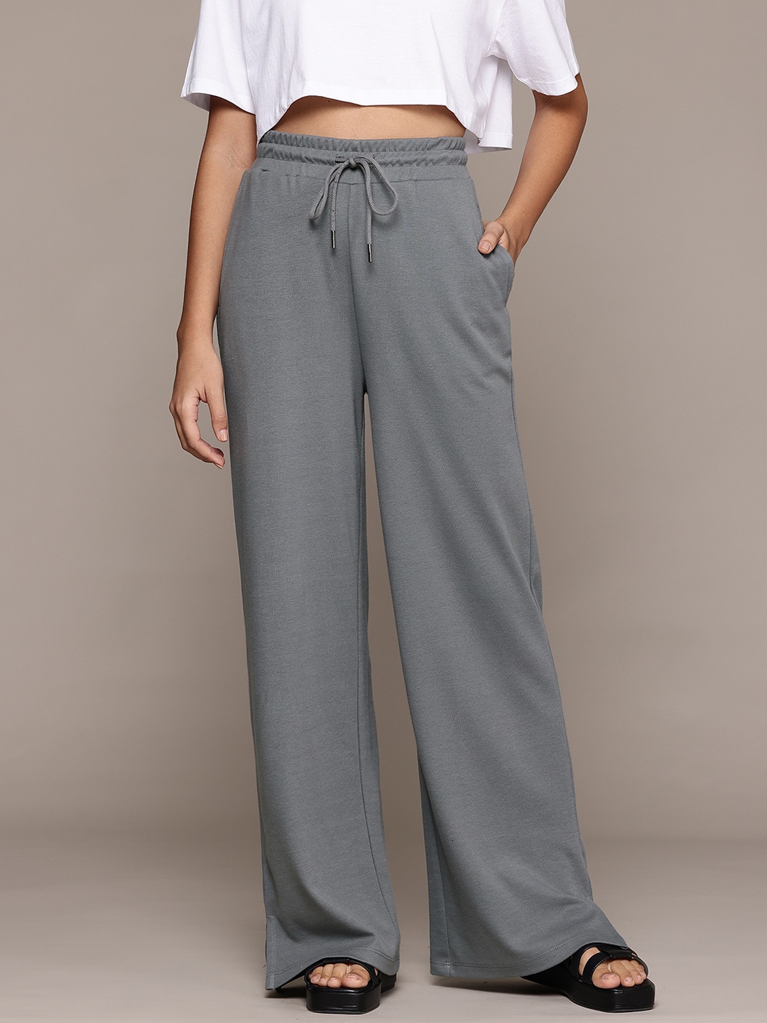 The Roadster Lifestyle Co. Women Regular Fit Trousers, Grey