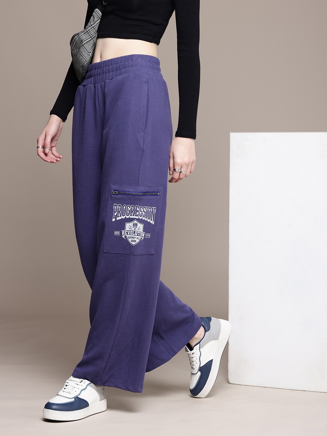 

The Roadster Life Co. Women Textured Parallel Trousers, Purple