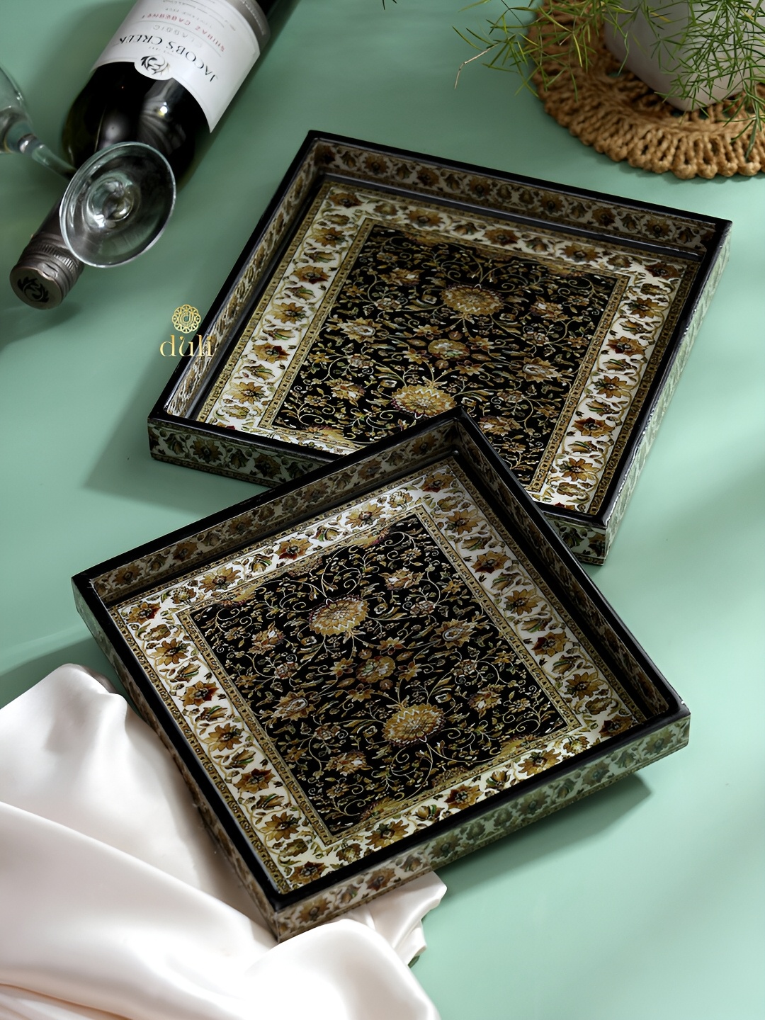

DULI White & Black 2 Pieces Wooden Square Trays, Brown