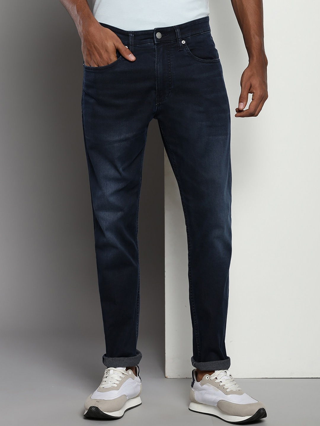 

Calvin Klein Men Slim Fit Light Fade Stretchable Jeans, Blue