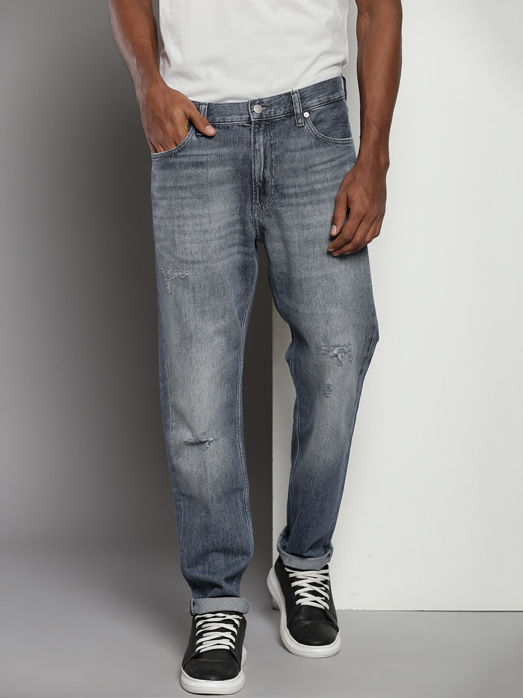 

Calvin Klein Jeans Men Mildly Distressed Heavy Fade Stretchable Jeans, Grey
