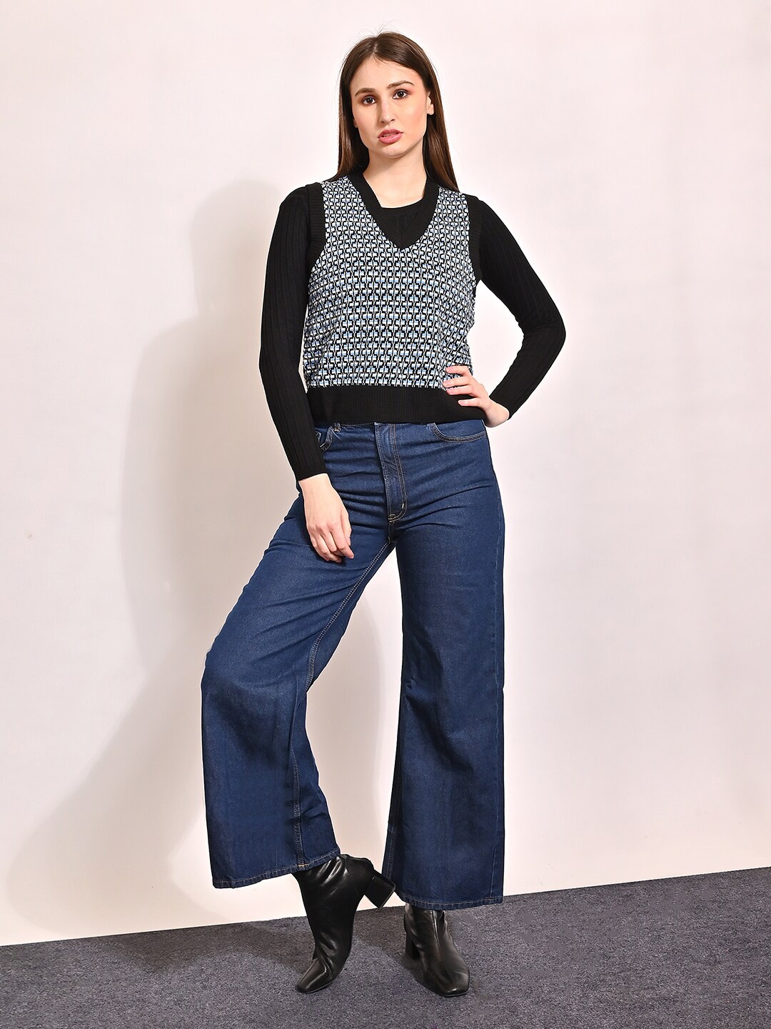 

NoBarr Geometric Printed V-Neck Sleeveless Acrylic Sweater Vest, Blue