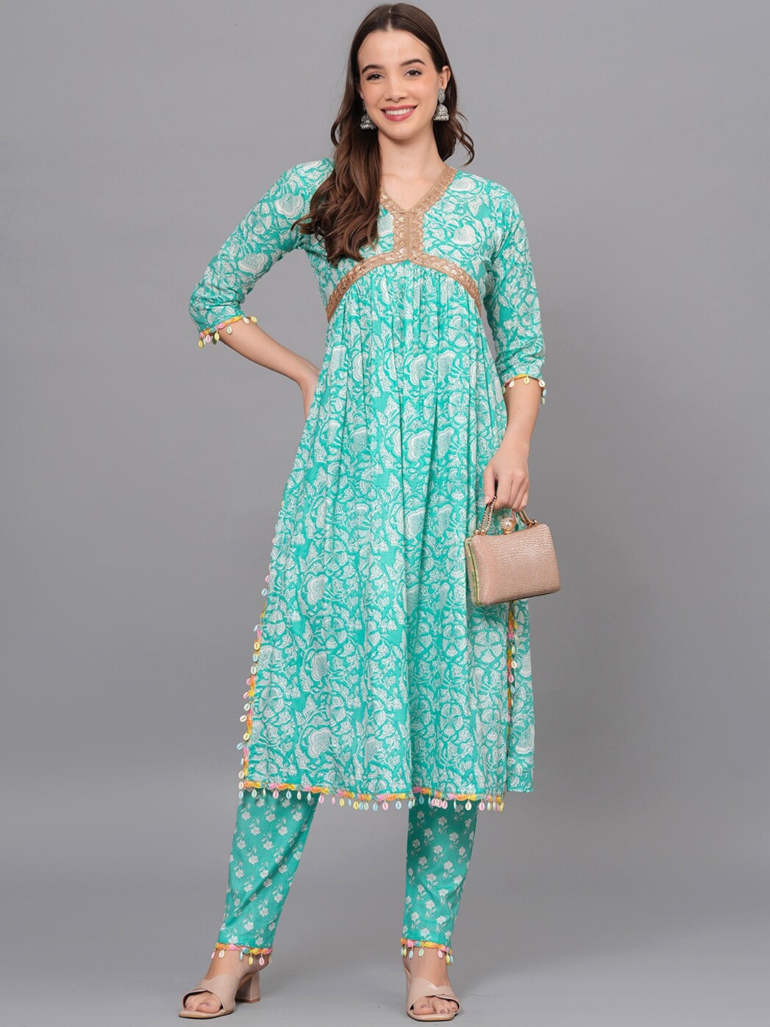 

JAHIDA COMFORT WITH STYLE Floral Printed Sequined Empire Pure Cotton Kurta with Trousers, Green