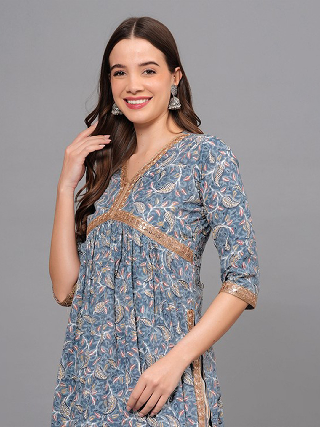 

JAHIDA COMFORT WITH STYLE Floral Printed Sequined Empire Pure Cotton Kurta with Trousers, Grey