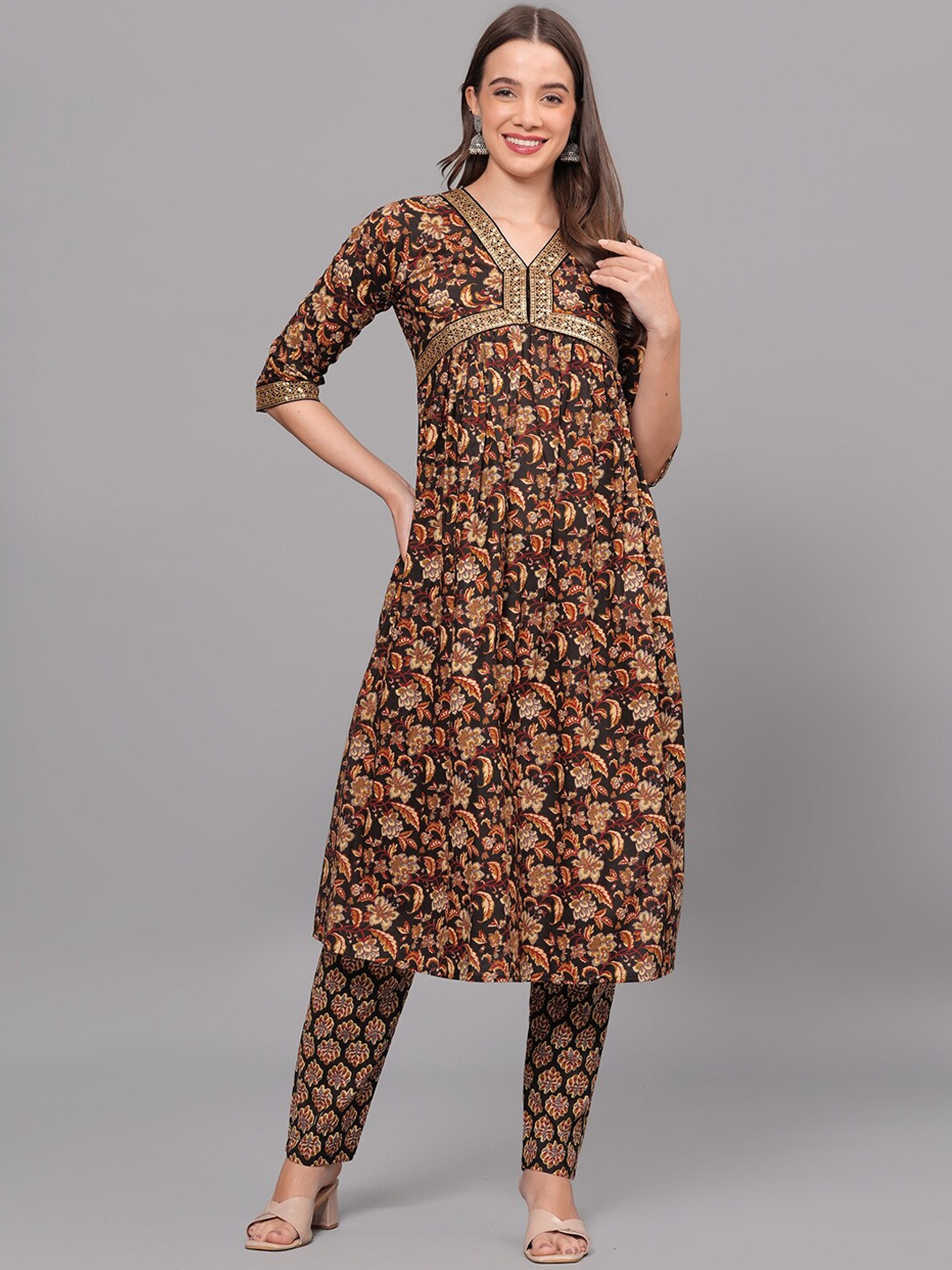 

JAHIDA COMFORT WITH STYLE Floral Printed Sequined Empire Pure Cotton Kurta with Trousers, Black