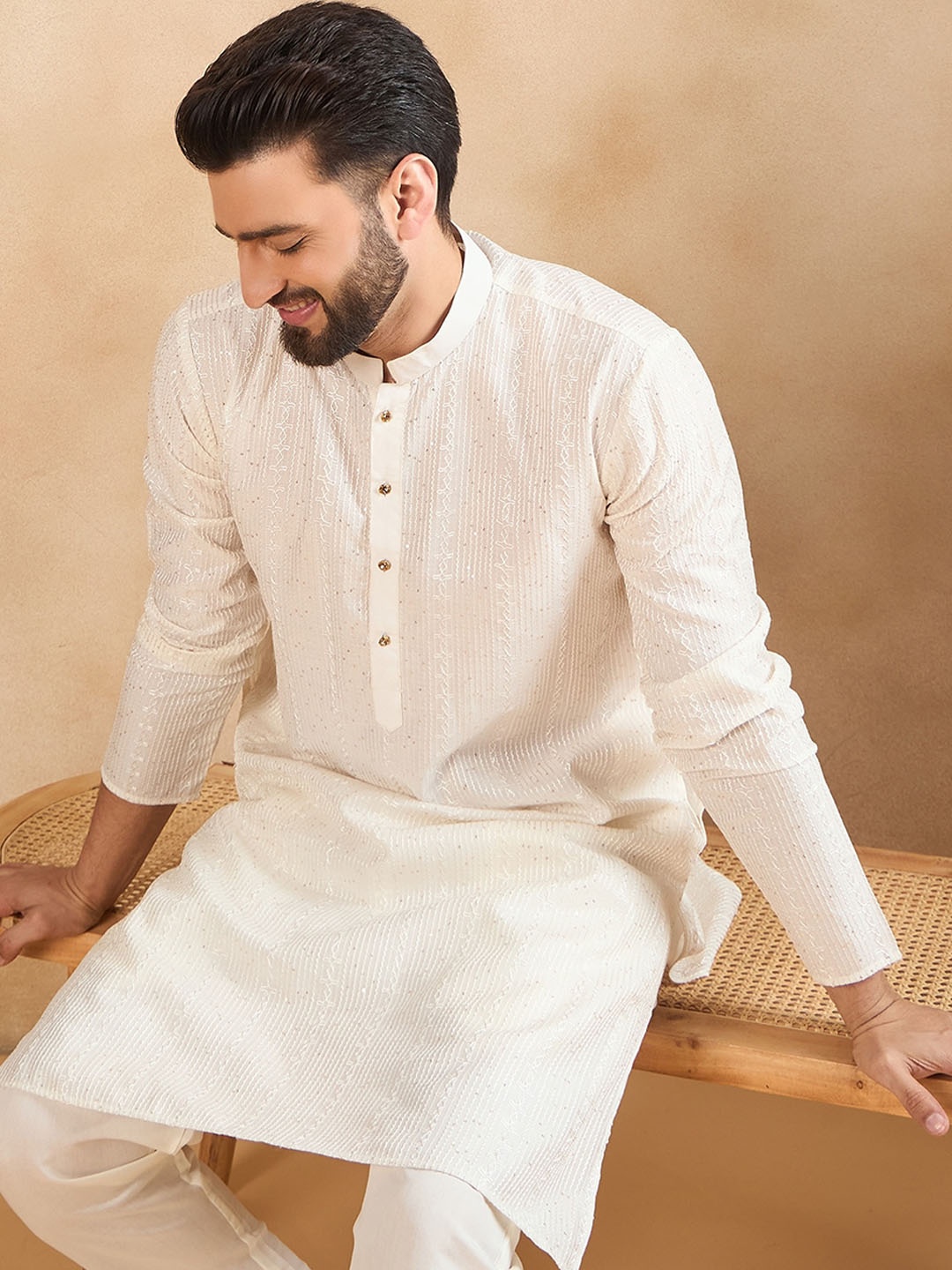 

HERE&NOW Men Thread Work Liva Kurta, Cream