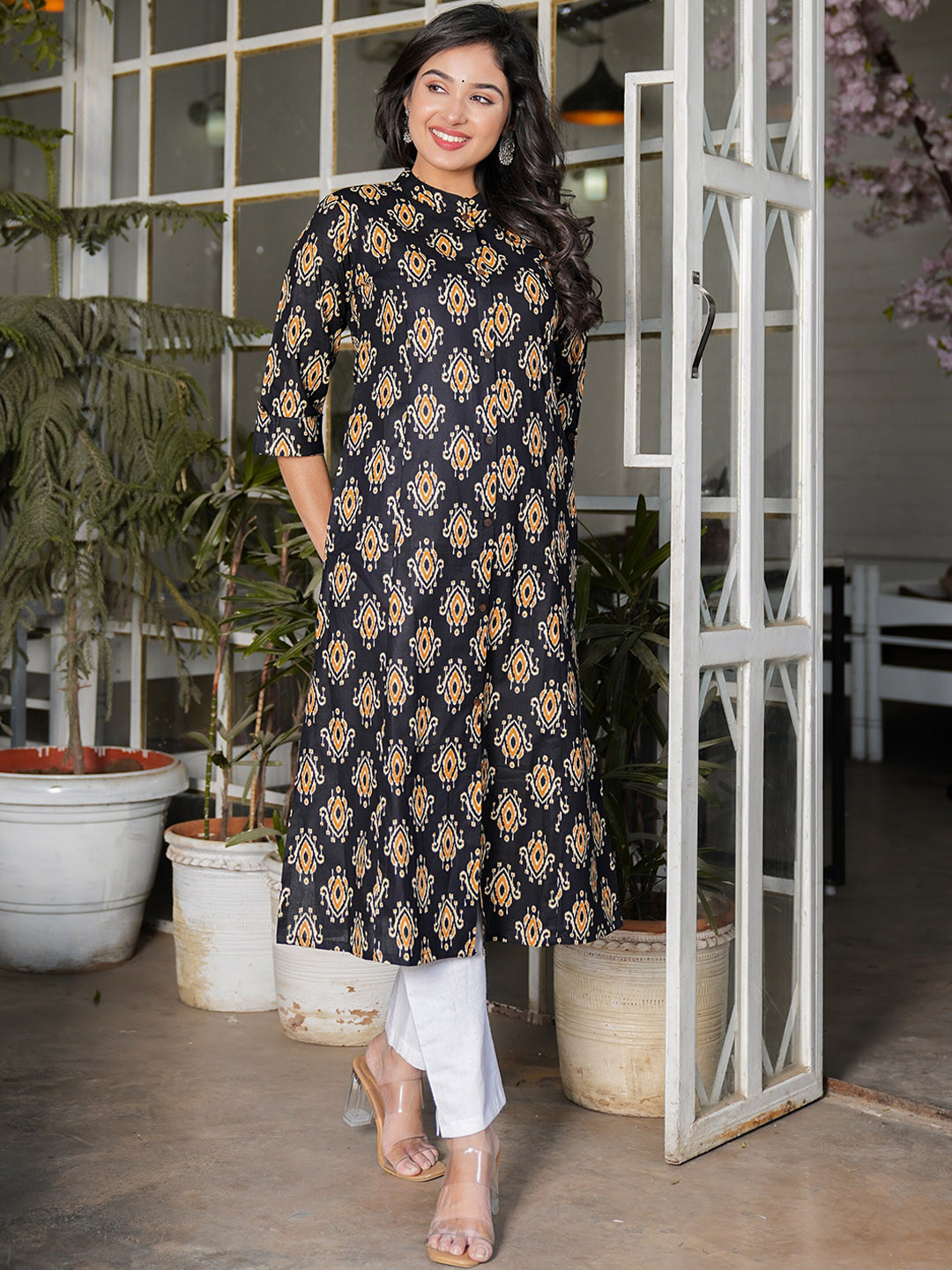 

Vbuyz Ethnic Motifs Block Printed Cotton Straight Kurta, Black