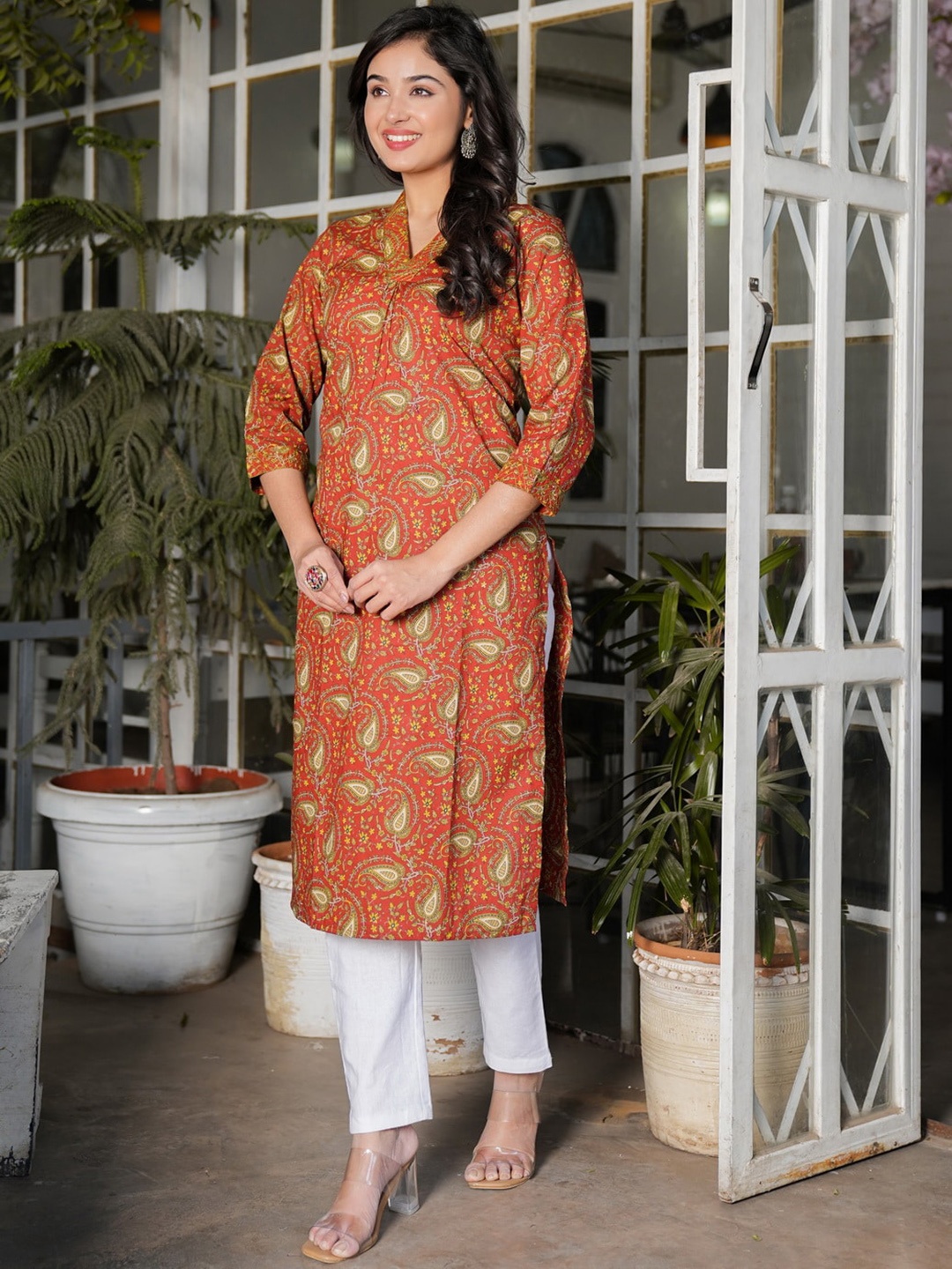 

Vbuyz Women Ethnic Motifs Printed Floral Kurta, Red