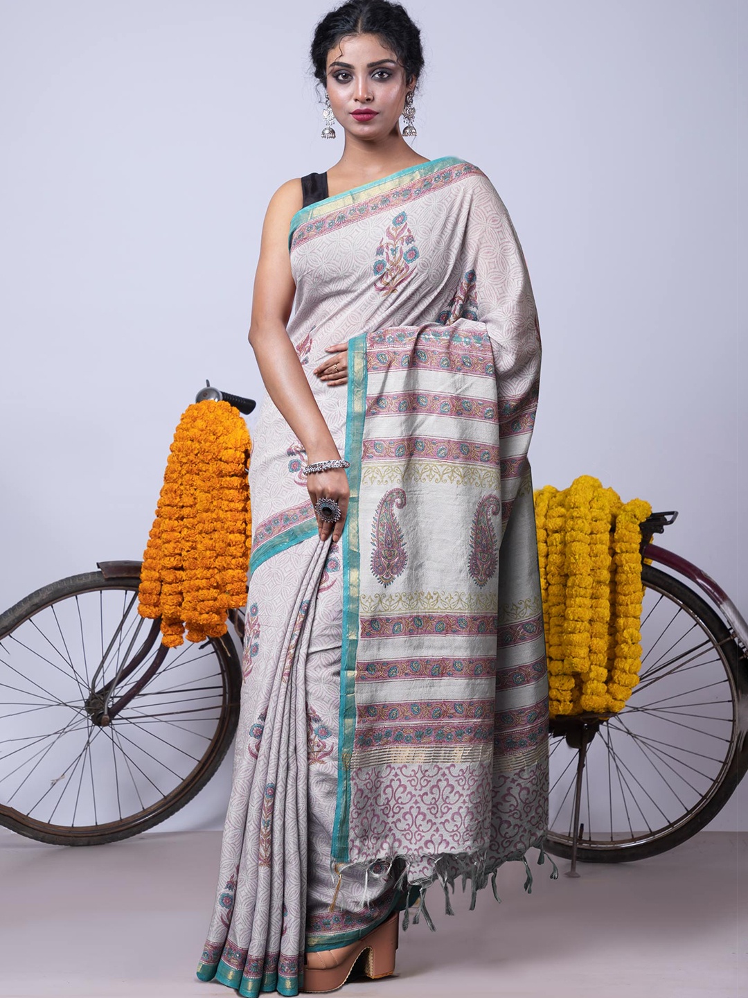 

Unnati Silks Ethnic Motifs Handloom Chanderi Zari Saree, Grey