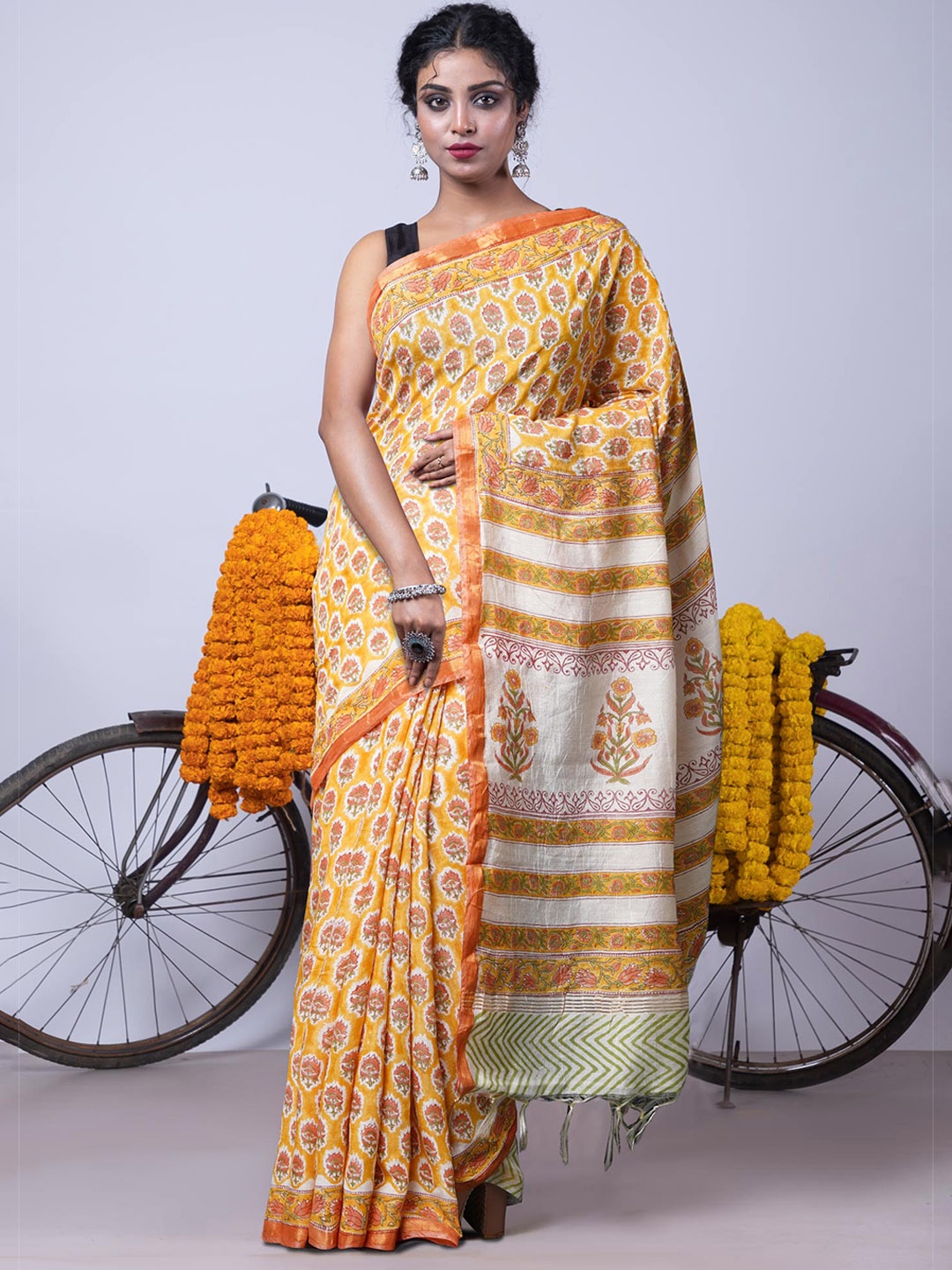 

Unnati Silks Ethnic Motifs Printed Zari Chanderi Saree, Yellow