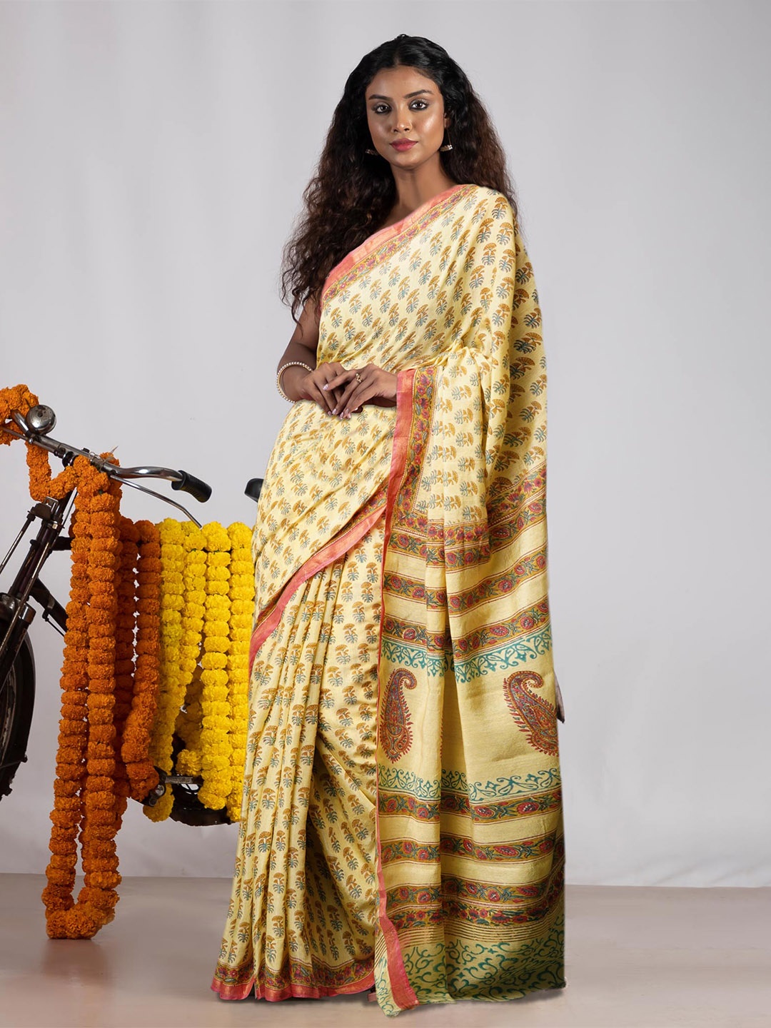 

Unnati Silks Ethnic Motifs Printed Zari Chanderi Saree, Yellow