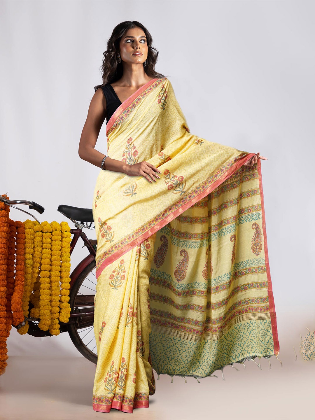 

Unnati Silks Ethnic Motifs Printed Zari Chanderi Saree, Yellow
