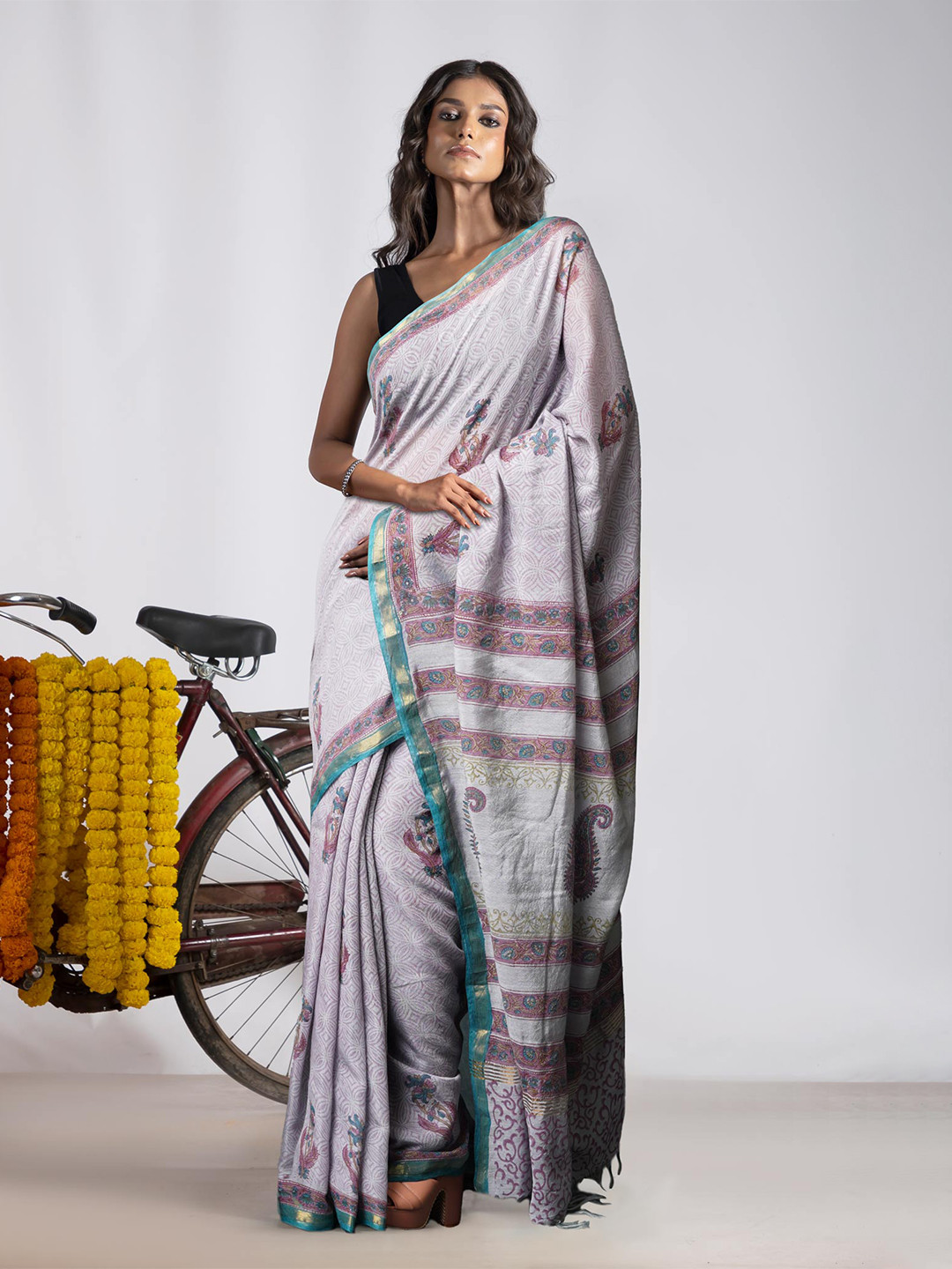 

Unnati Silks Ethnic Motifs Zari Handloom Chanderi Saree, Grey