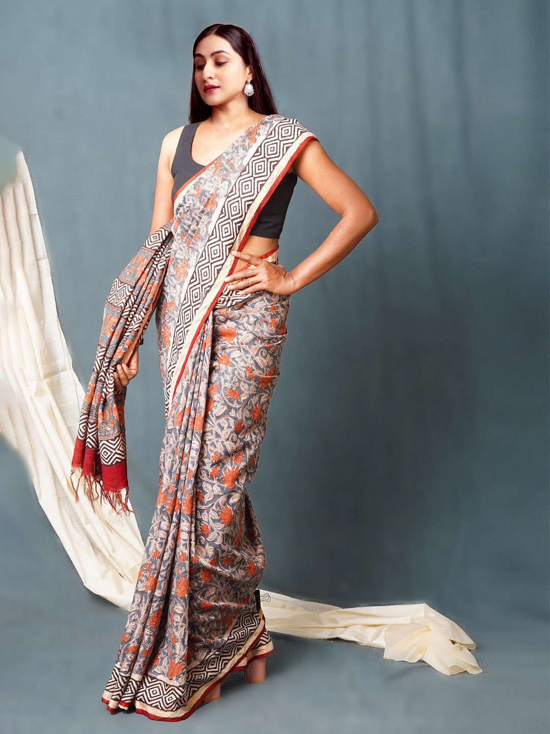 

Unnati Silks Ethnic Motifs Silk Cotton Handloom Chanderi Saree, Grey