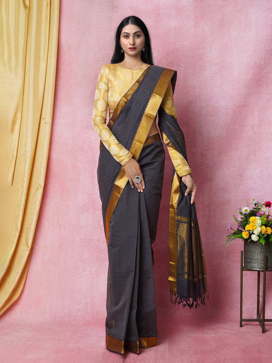 

Unnati Silks Zari Pure Cotton Handloom Mangalagiri Saree, Grey