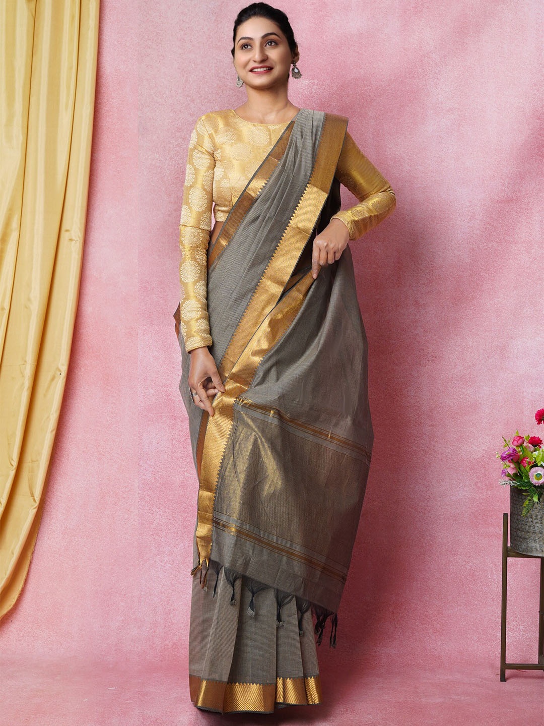 

Unnati Silks Zari Pure Cotton Handloom Mangalagiri Saree, Grey