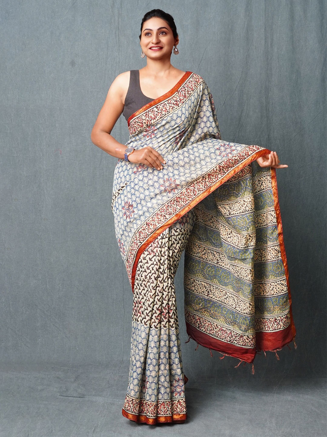 

Unnati Silks Ethnic Motifs Zari Handloom Chanderi Saree with Tassels, Grey