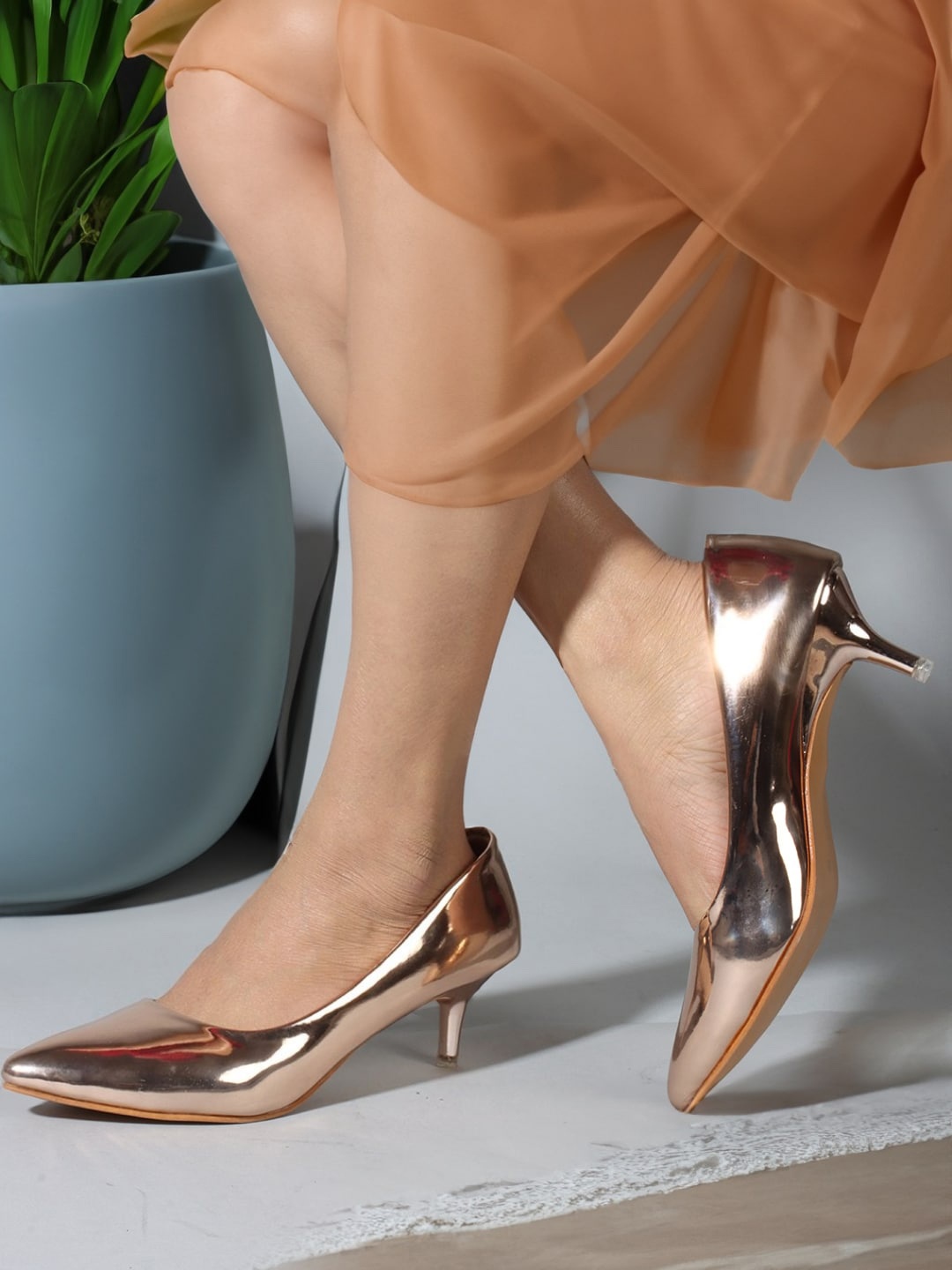 

Carlton London Pointed Toe Kitten Heeled Pumps, Rose gold