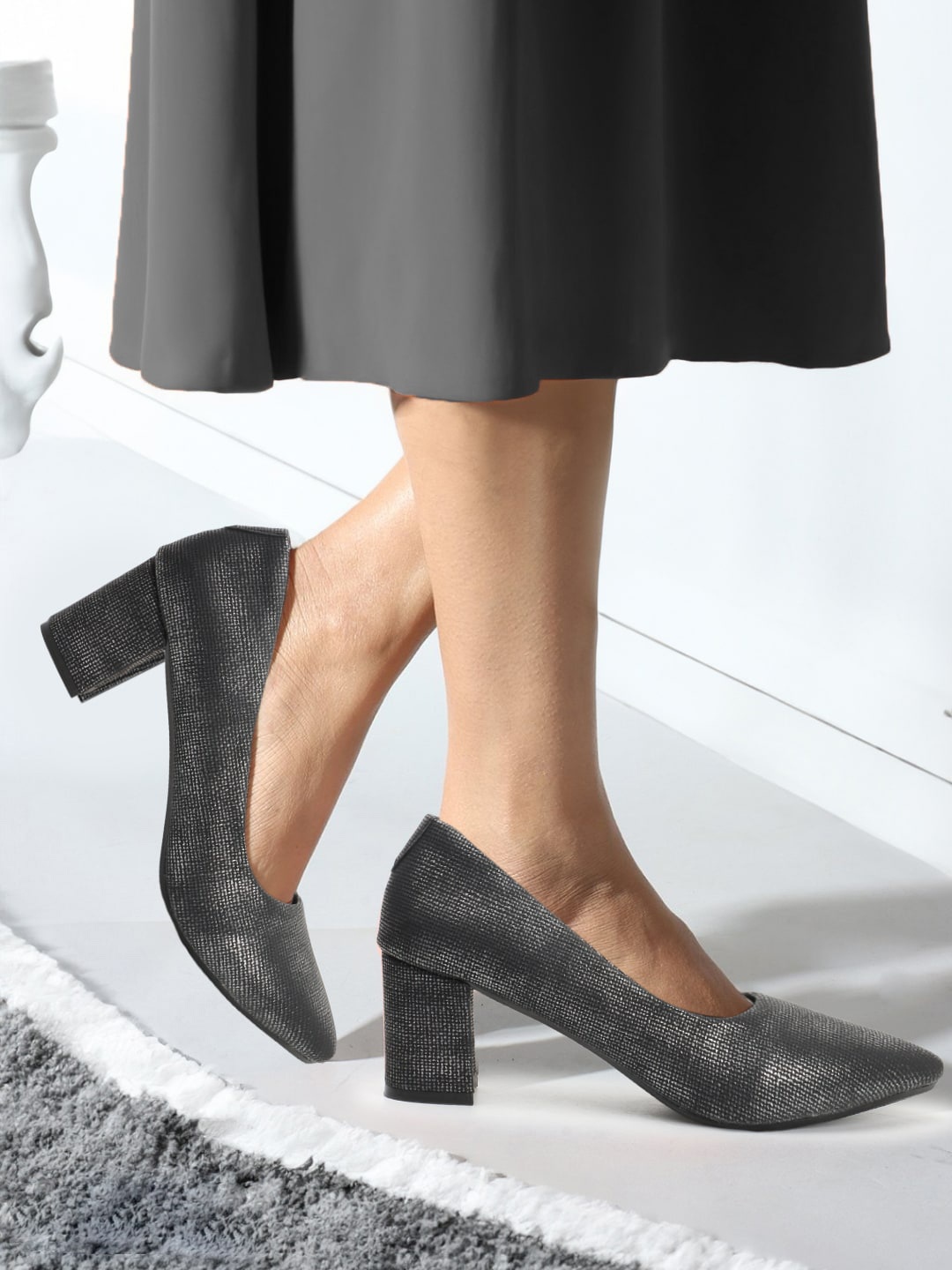 

Carlton London Party Block Pumps, Black