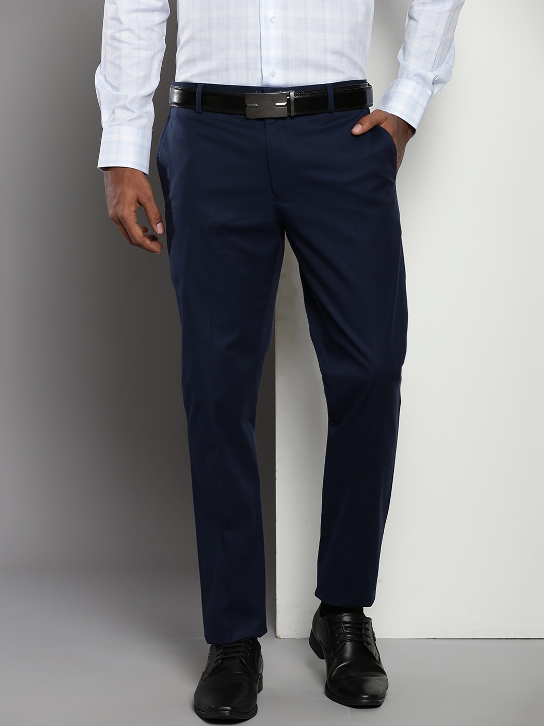 

Tommy Hilfiger Men Mid-Rise Formal Trousers, Navy blue