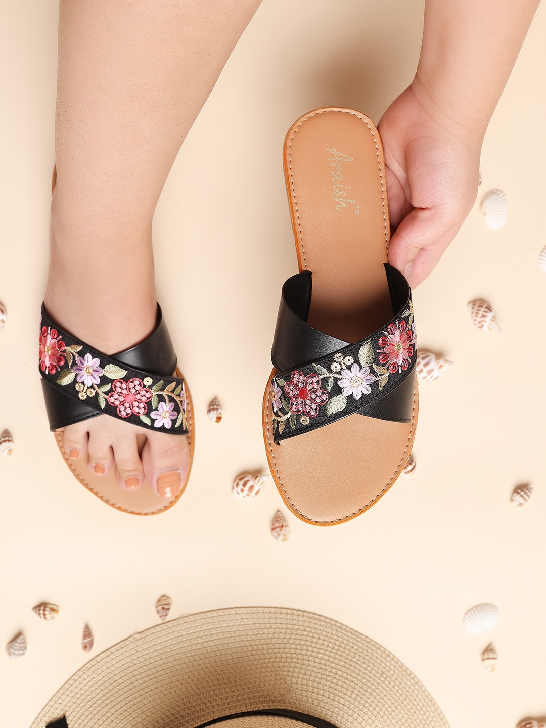 

ARAISH Women Printed Open Toe Flats with Bows, Black